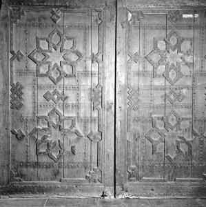 Coffre de cèdre bois Abdalwadides flanqué de l\'emblème de la dynastie mérinide réalisées par des artistes d\'origine andalouse des écoles prestigieuses de la capitale des Zianides le Madrasah du grand palais appelé Tachfiniya joyau de l\'architecture islam