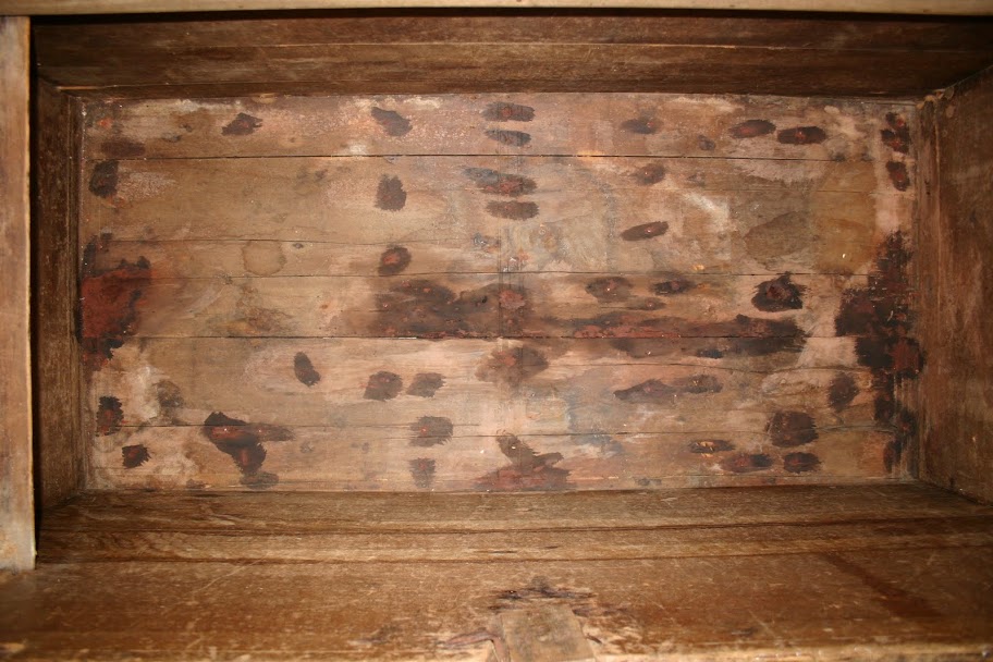 Coffre de cèdre bois Abdalwadides flanqué de l'emblème de la dynastie mérinide réalisées par des artistes d'origine andalouse des écoles prestigieuses de la capitale des Zianides le Madrasah du grand palais appelé Tachfiniya joyau de l'architecture islam