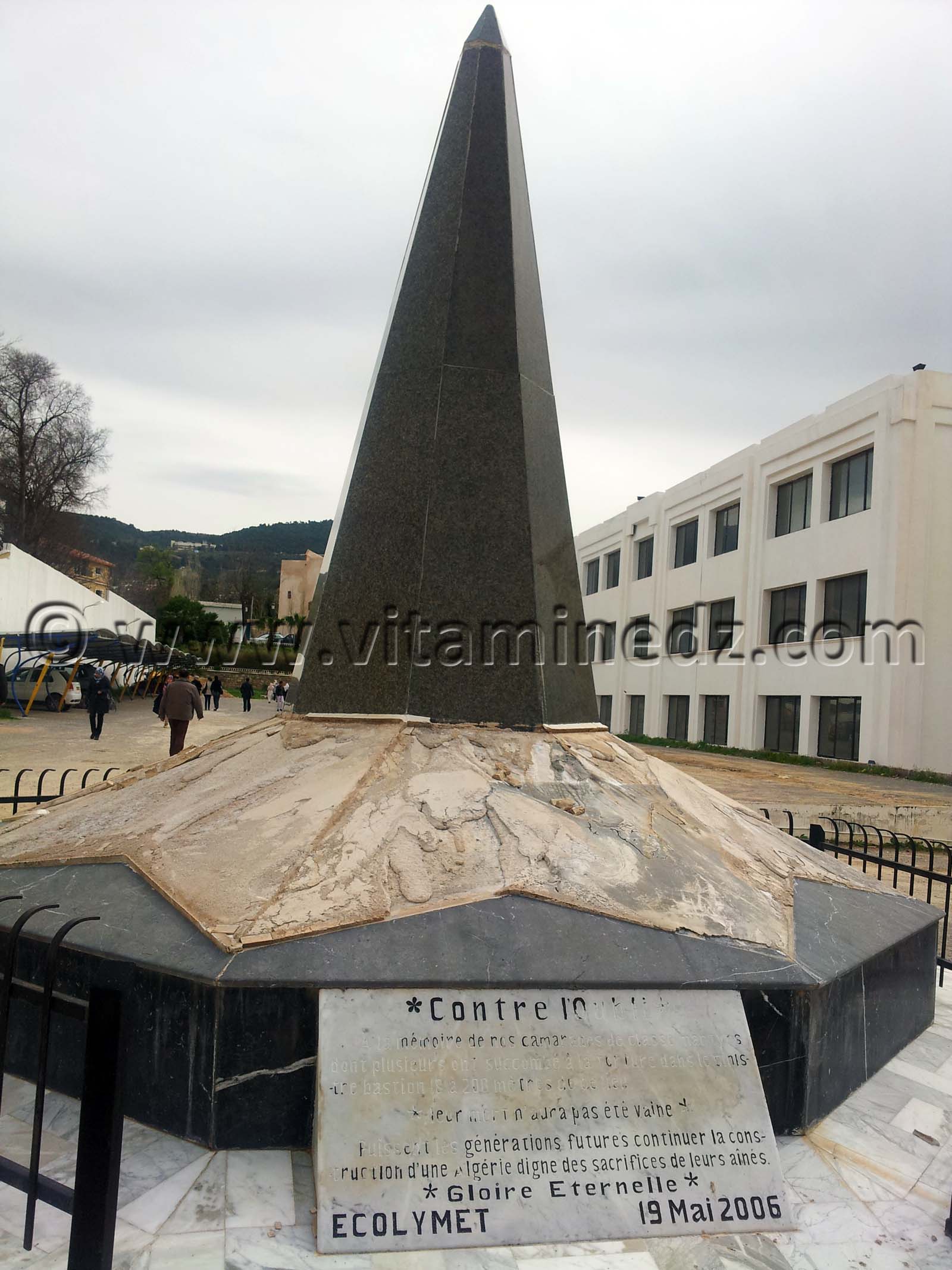 ECOLYMET STELE contre l'oubli  Caserne Miloud Photo image ville Tlemcen, Algérie