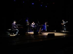 karim ziad avec son groupe l'ors du festifal internationale de la music djazz