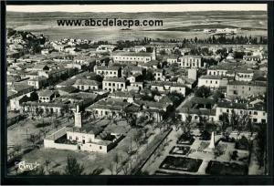 Aïn Beïda  - Vue aérienne - Au centre, la mosquée et la place du monument aux morts