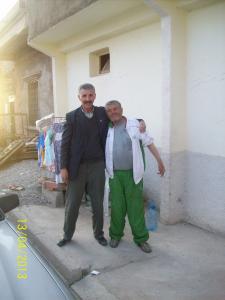 AVEC MR TAGHARIST BELKACEM DEVANT SON MAGASIN