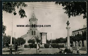 Aumale (Sour el   Ghozlane)  - L'église et le monument aux morts