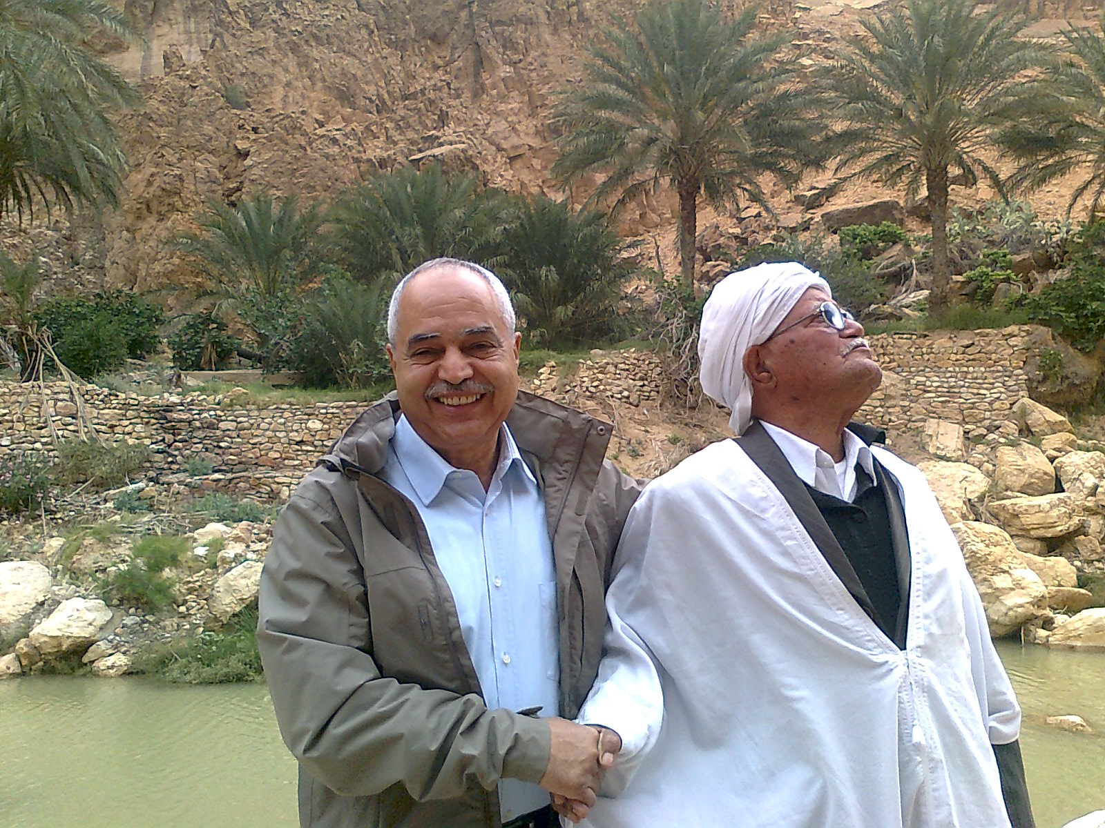 Mr Ahmed Benbitour dans le gorges de M'chunéche