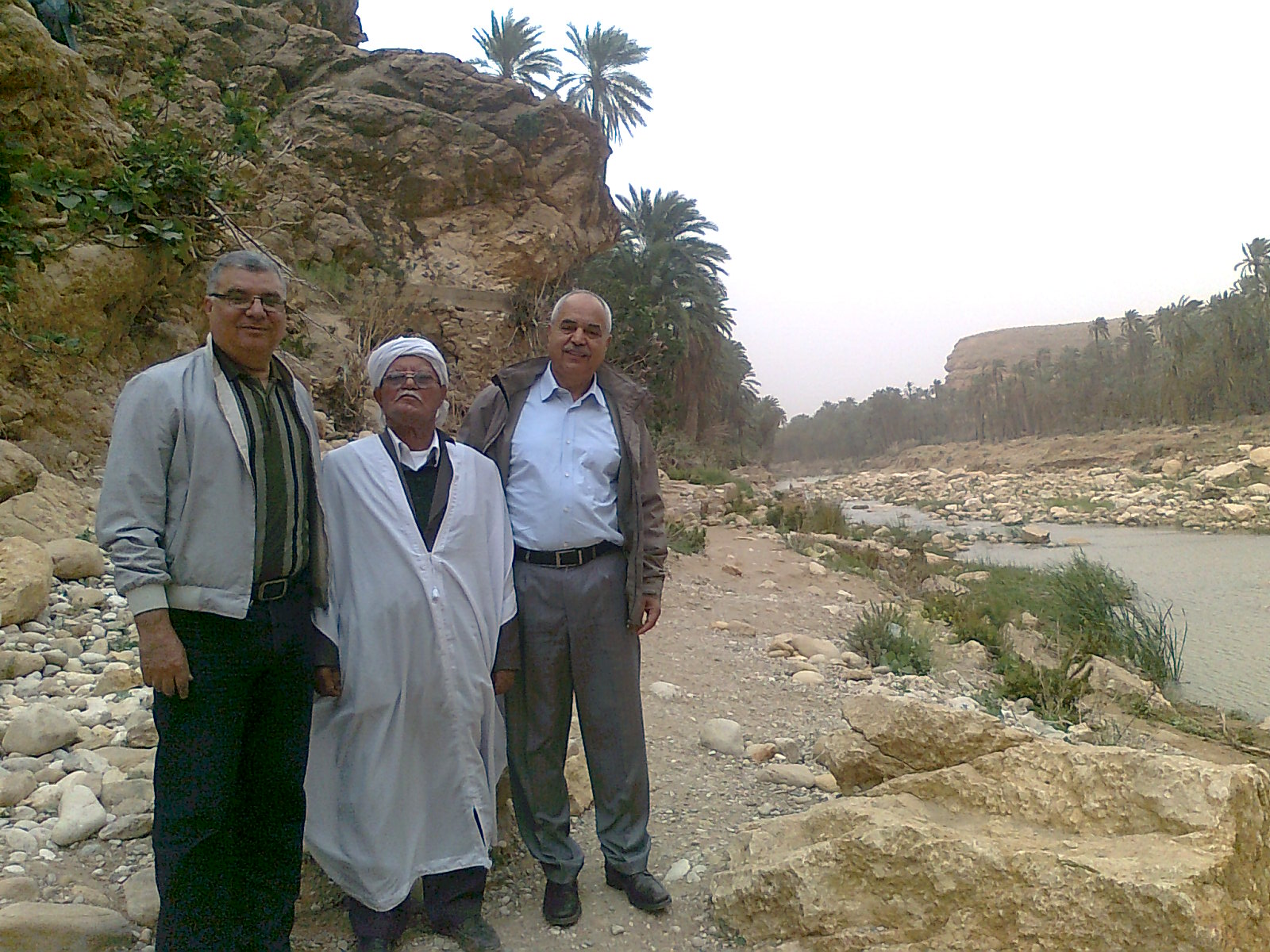 Mr Ahmed Benbitour dans le gorges de M'chunéche