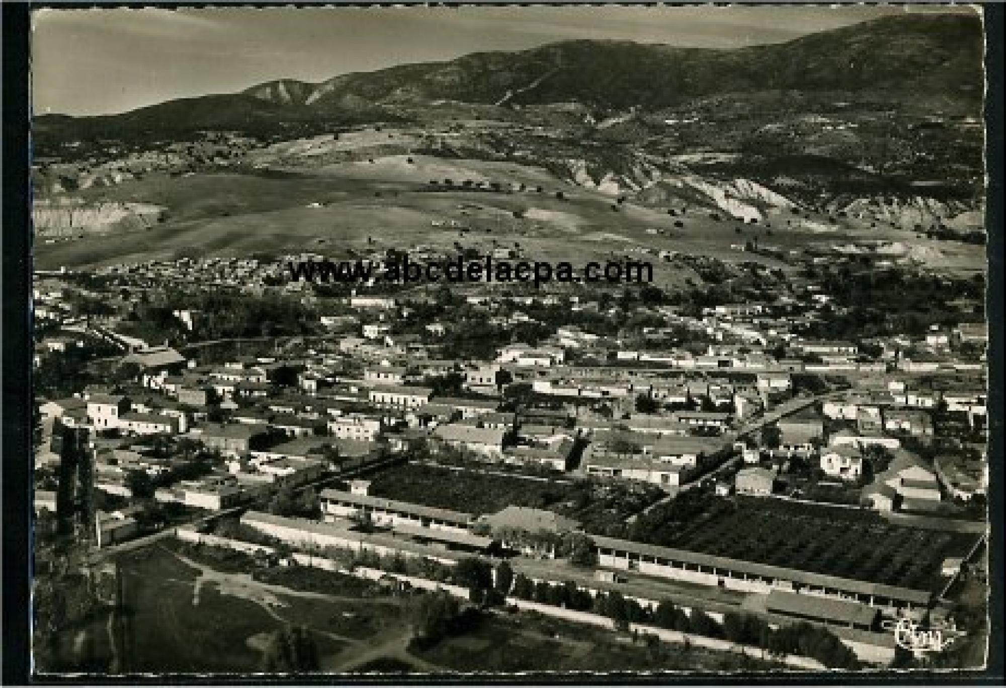 Affreville (Khemis   Méliana)  - Vue aérienne de la ville - Au 1er plan la ferme Sahuc