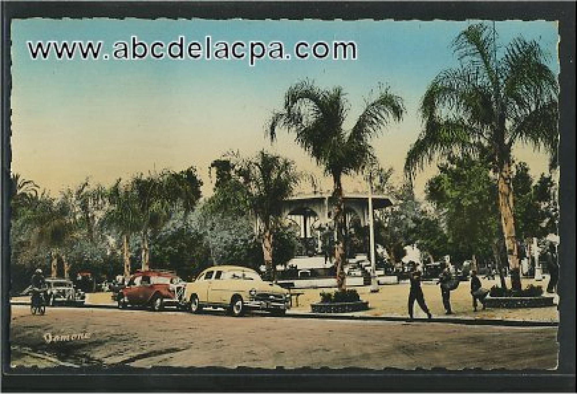 Affreville (Khemis   Méliana)  - La place et le kiosque