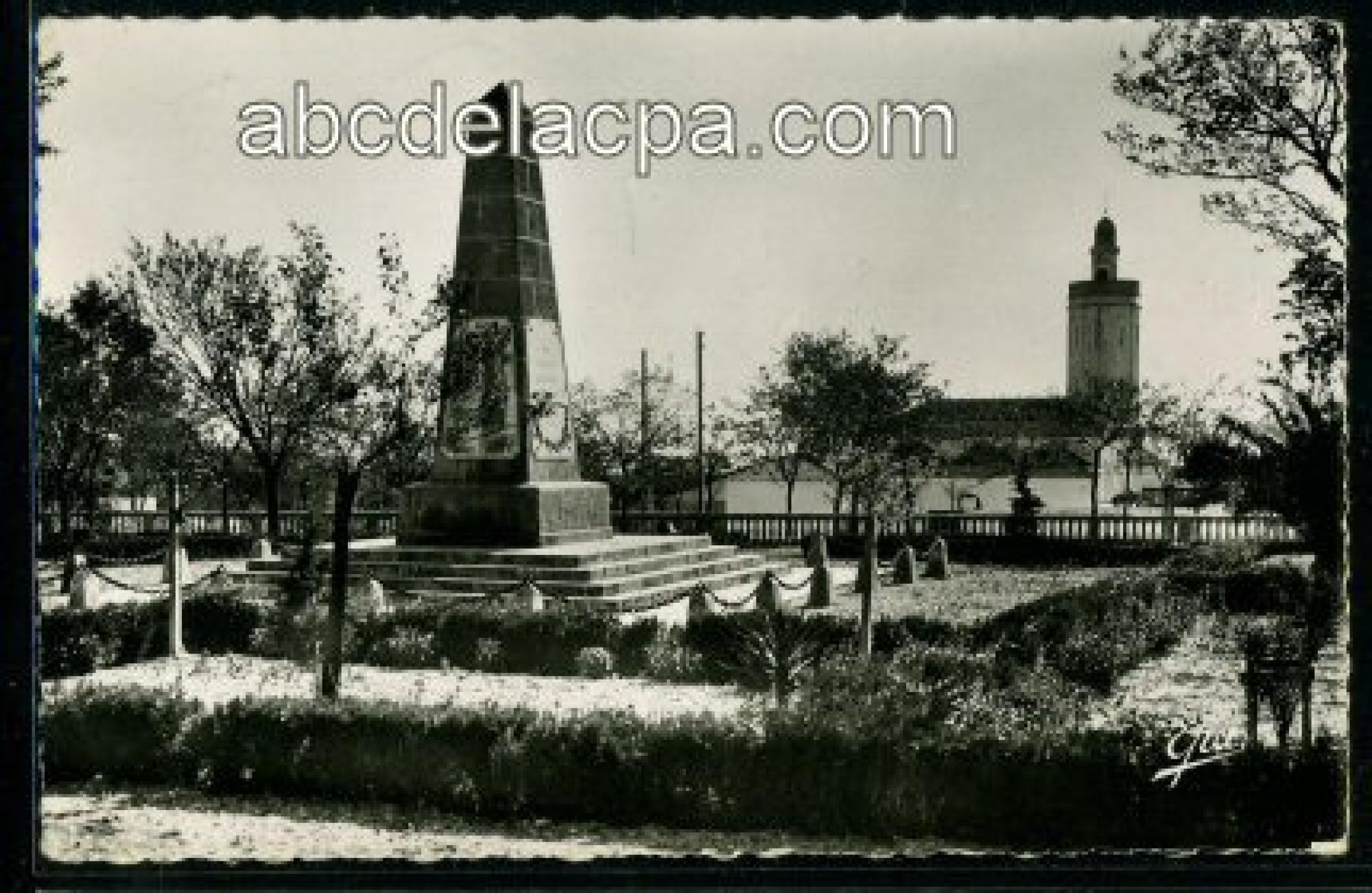 Aïn Beïda  - Monument aux morts et mosquée