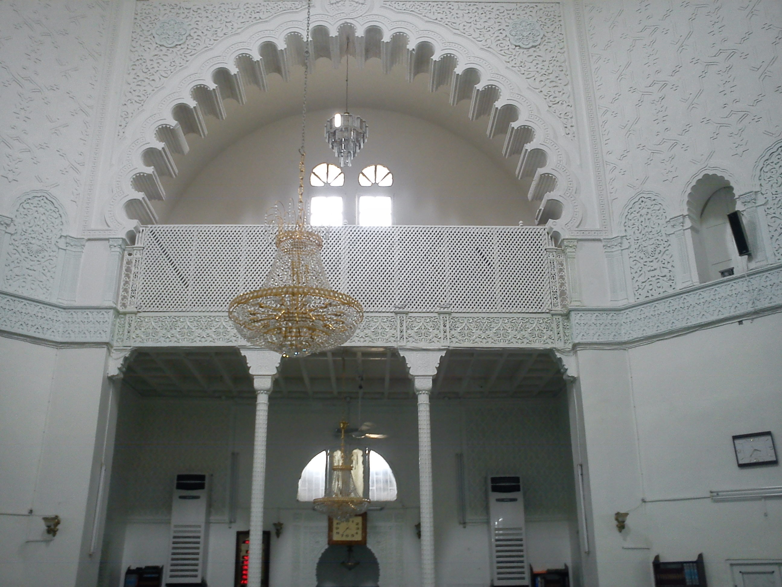 djame3 lihoud de l'intérieur convertis en mosmqué