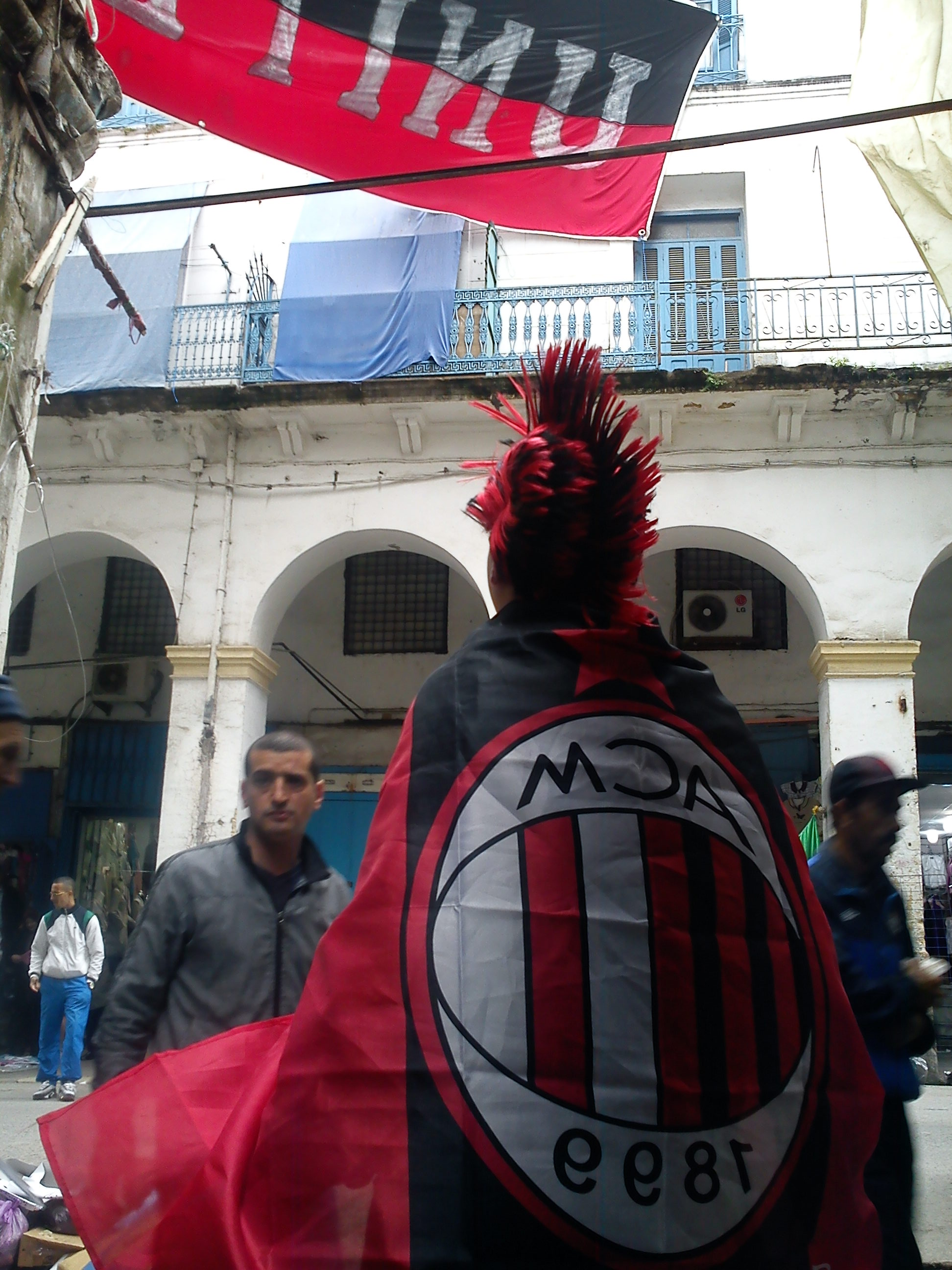 jeune suprteur de USMA RUE DE LA LIRRE