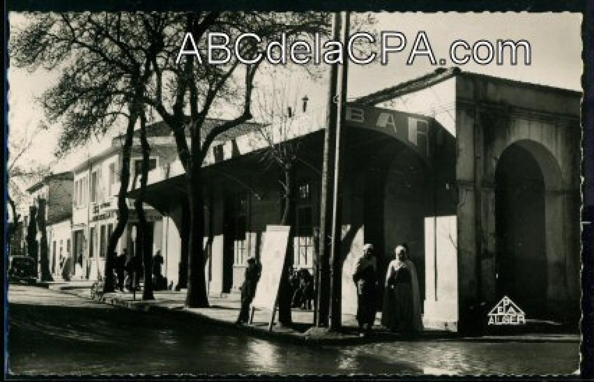 Aïn Bessem  - Bar glacier et Maison d'Agriculture