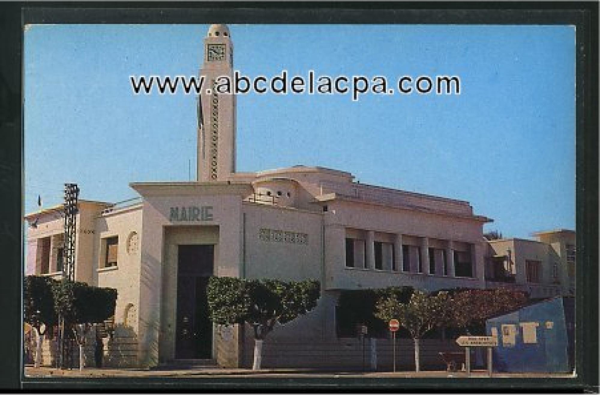 Aïn el Turk  - Place de l'Hôtel de Ville