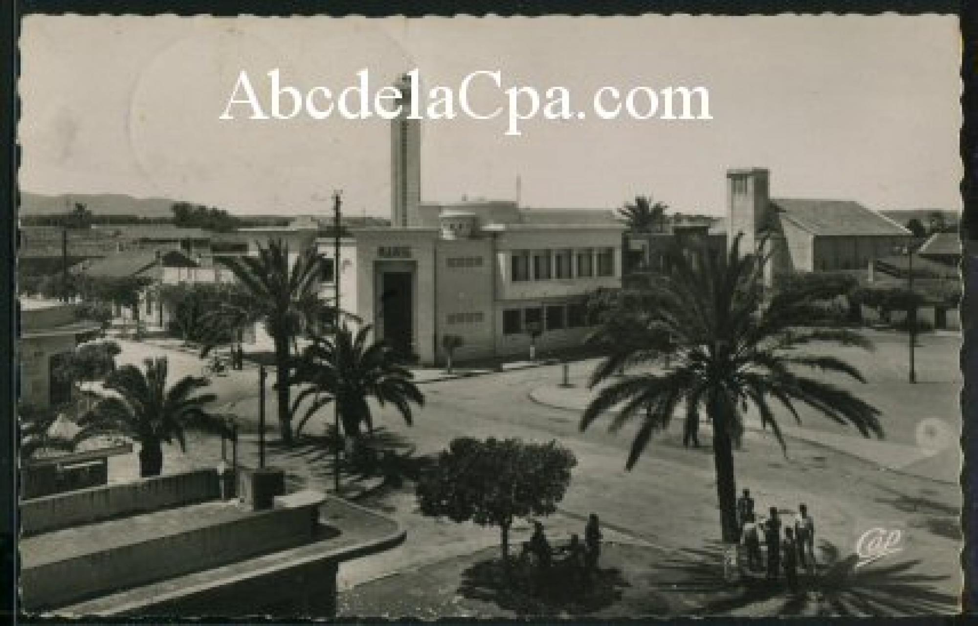 Aïn el Turk  - La Place de l'Hôtel de Ville