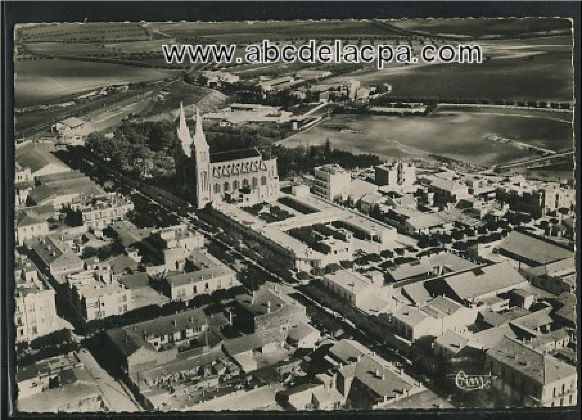 Aïn   Témouchent  - Vue aérienne - L'Eglise, le boulevard national et la ville