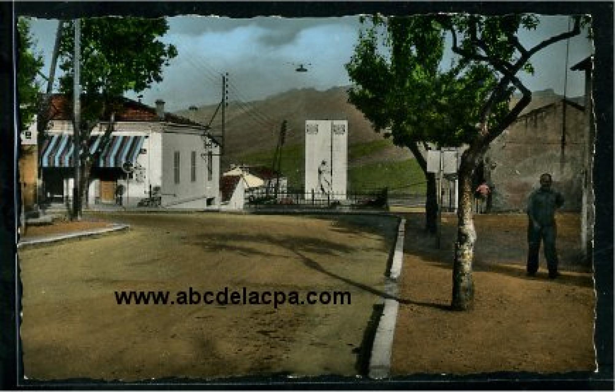 Akbou  - Monument aux morts