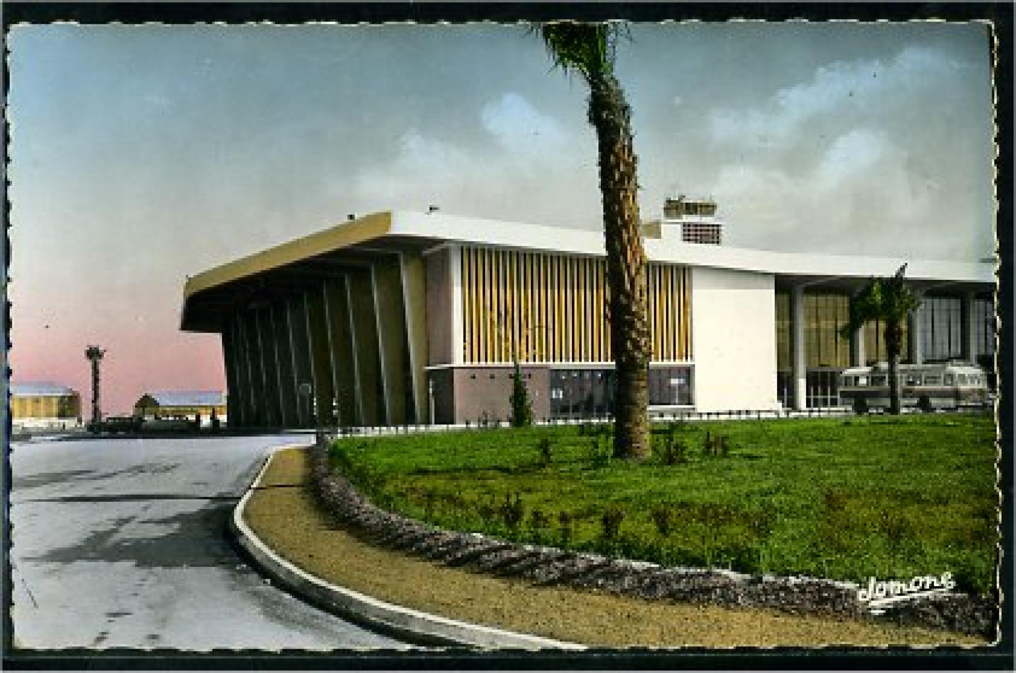 Alger -      Bâtiments  - Les accès de l'aérogare de Maison Blanche