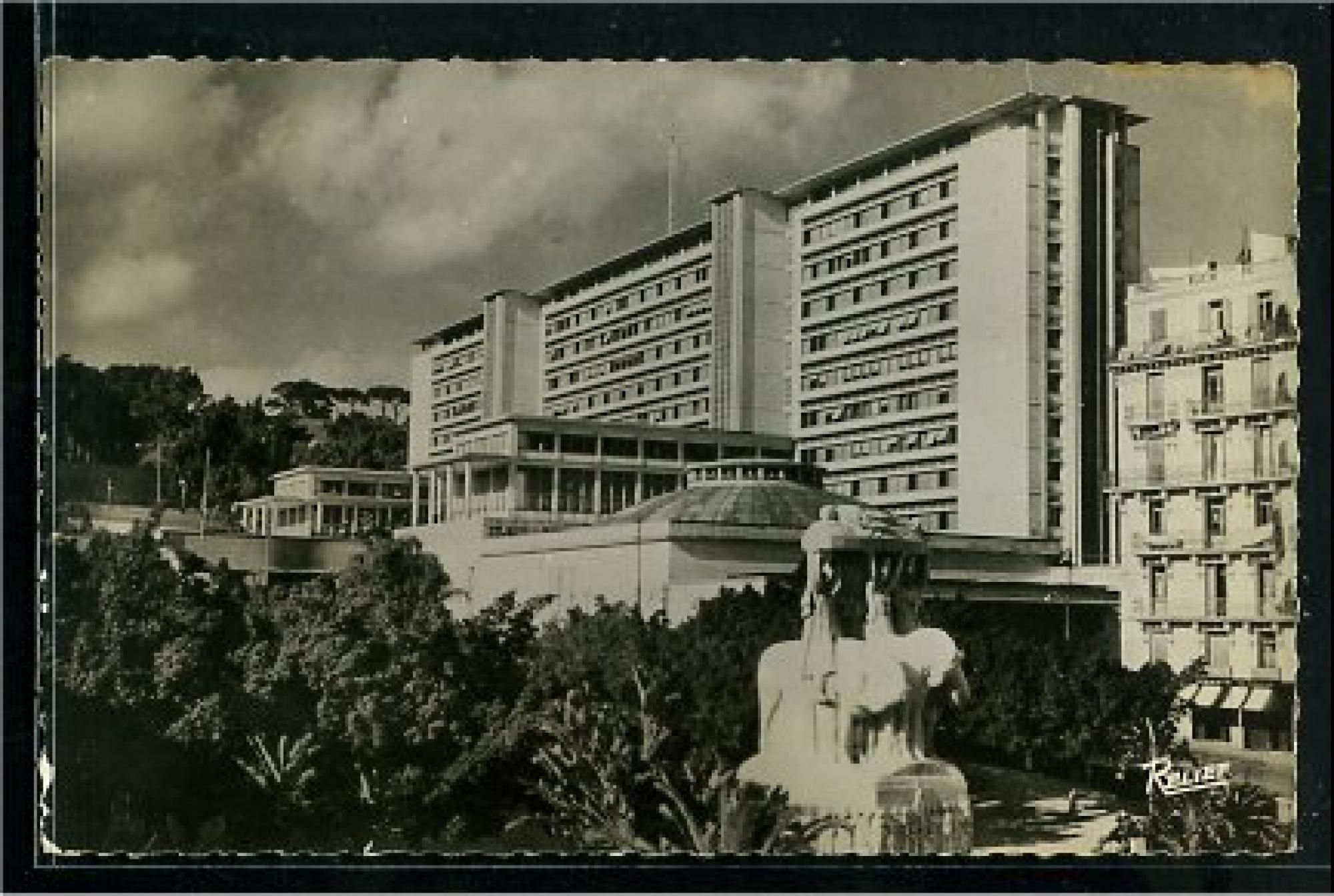 Alger -      Bâtiments  - Gouvernement général de l'Algérie et le Monument aux morts