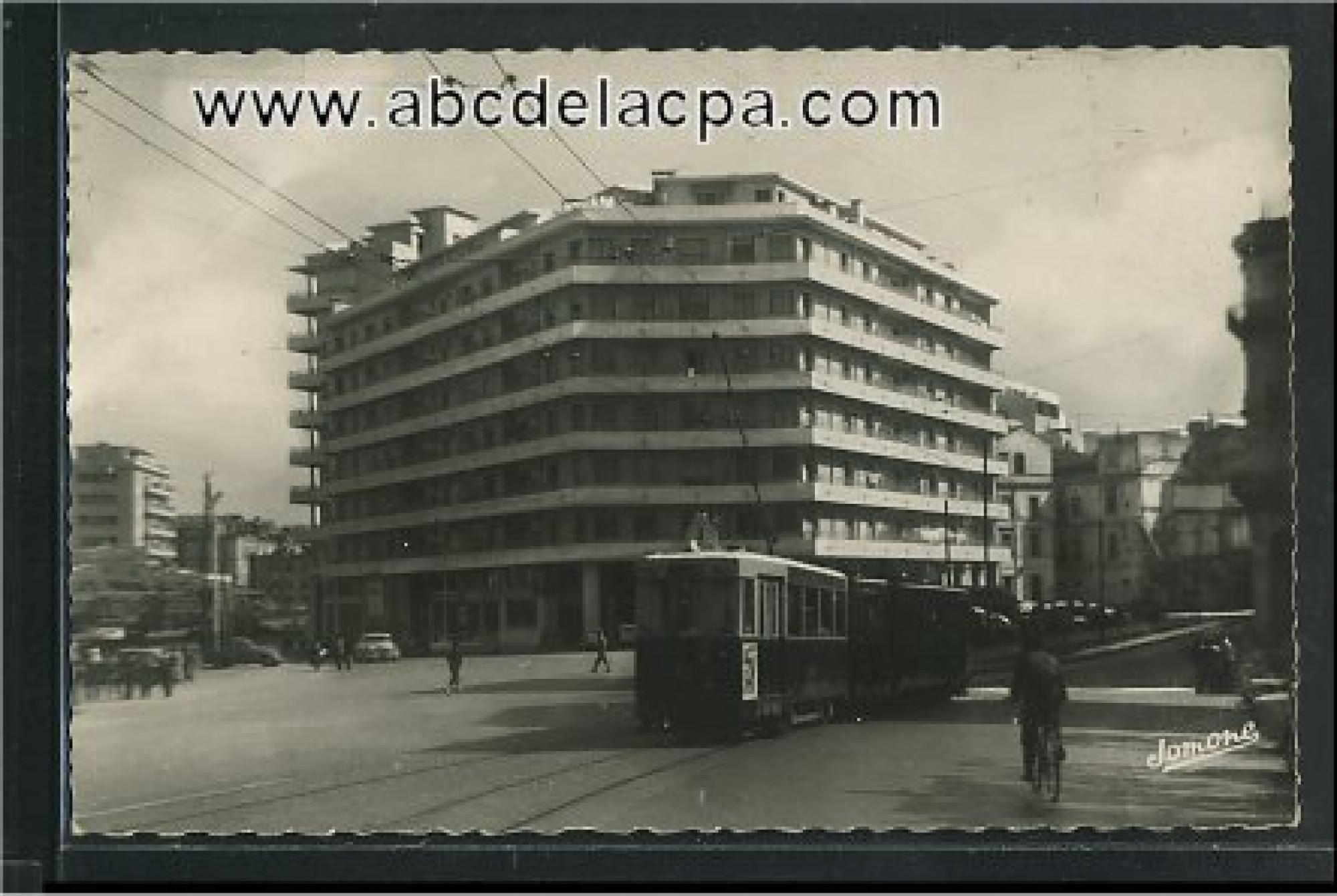 Alger -      Bâtiments  - L'immeuble des fonctionnaires, avenue du 8 novembre 1942