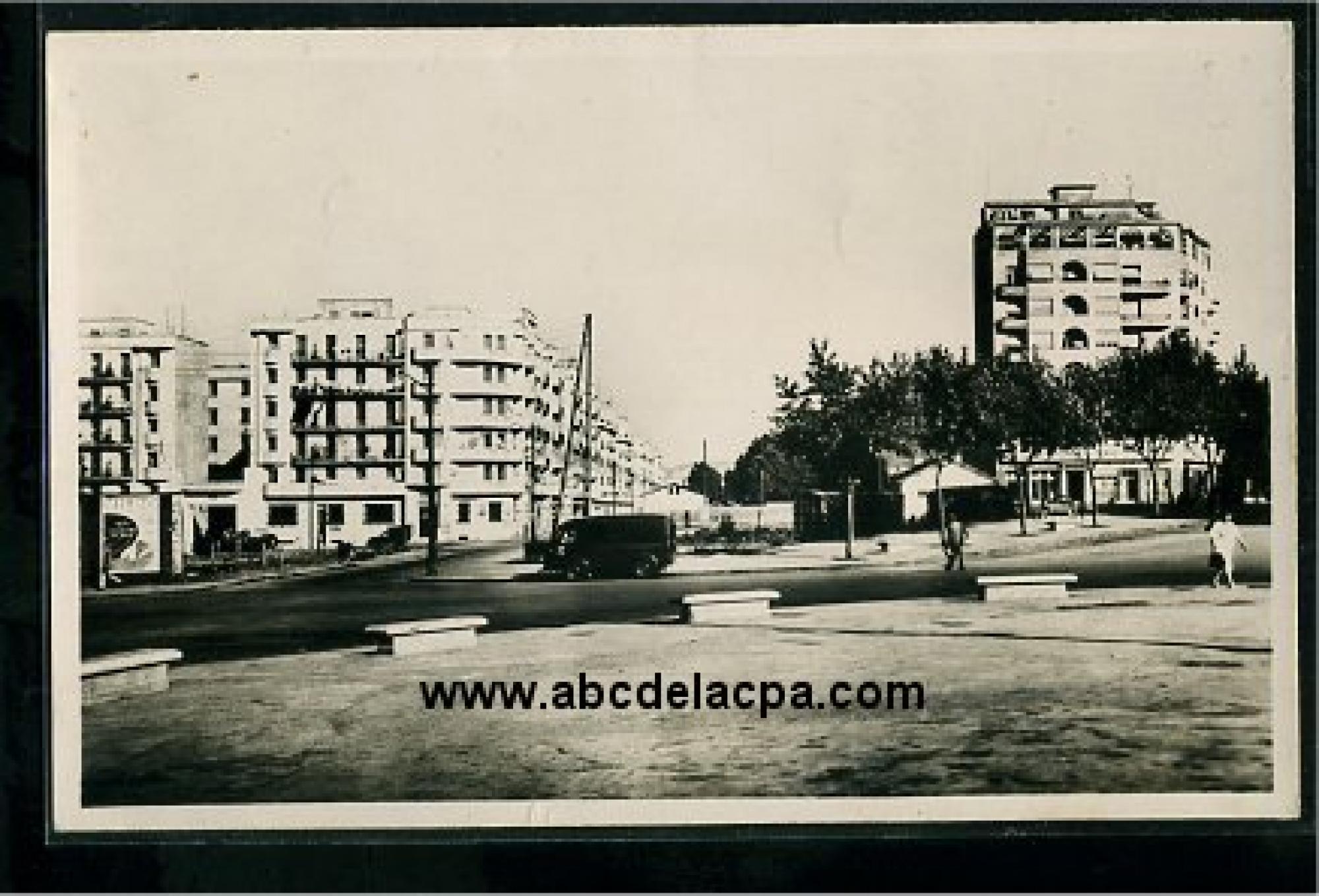 Alger - Rues  - Place Général Sarrail et H.B.M. du champ de manoeuvres