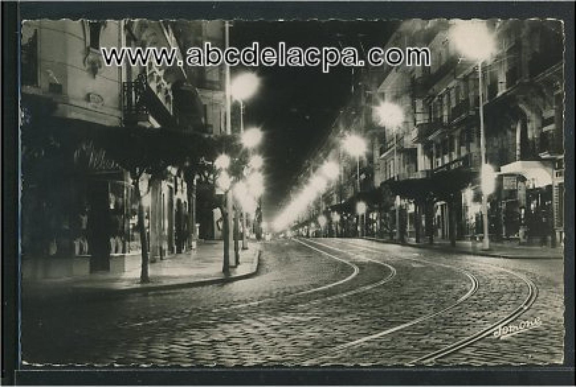 Alger - Rues  - La rue d'Isly de nuit