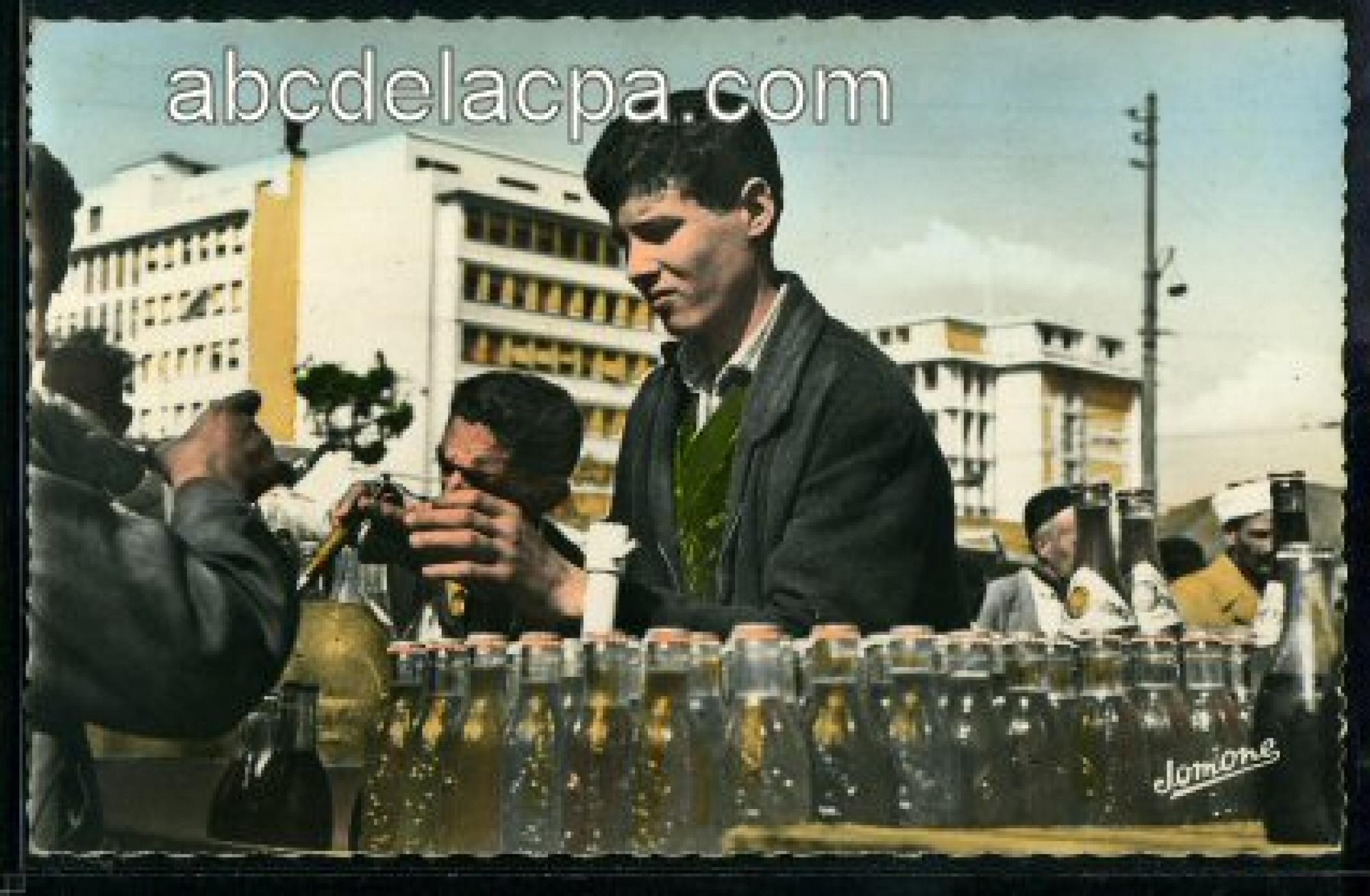 Alger - Rues  - Place du Gouvernement un jour de fête