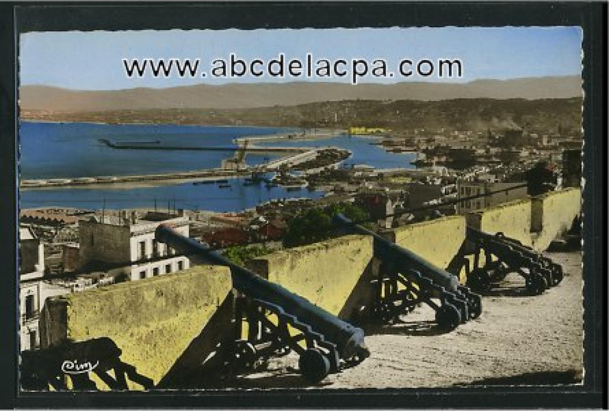 Alger - Le      Port  - Les vieux canons de la Casbah et le port