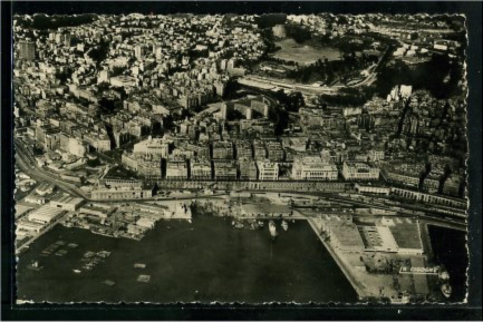 Alger - Vue      Générale  - Vue aérienne d'Alger centre et la nouvelle gare maritime