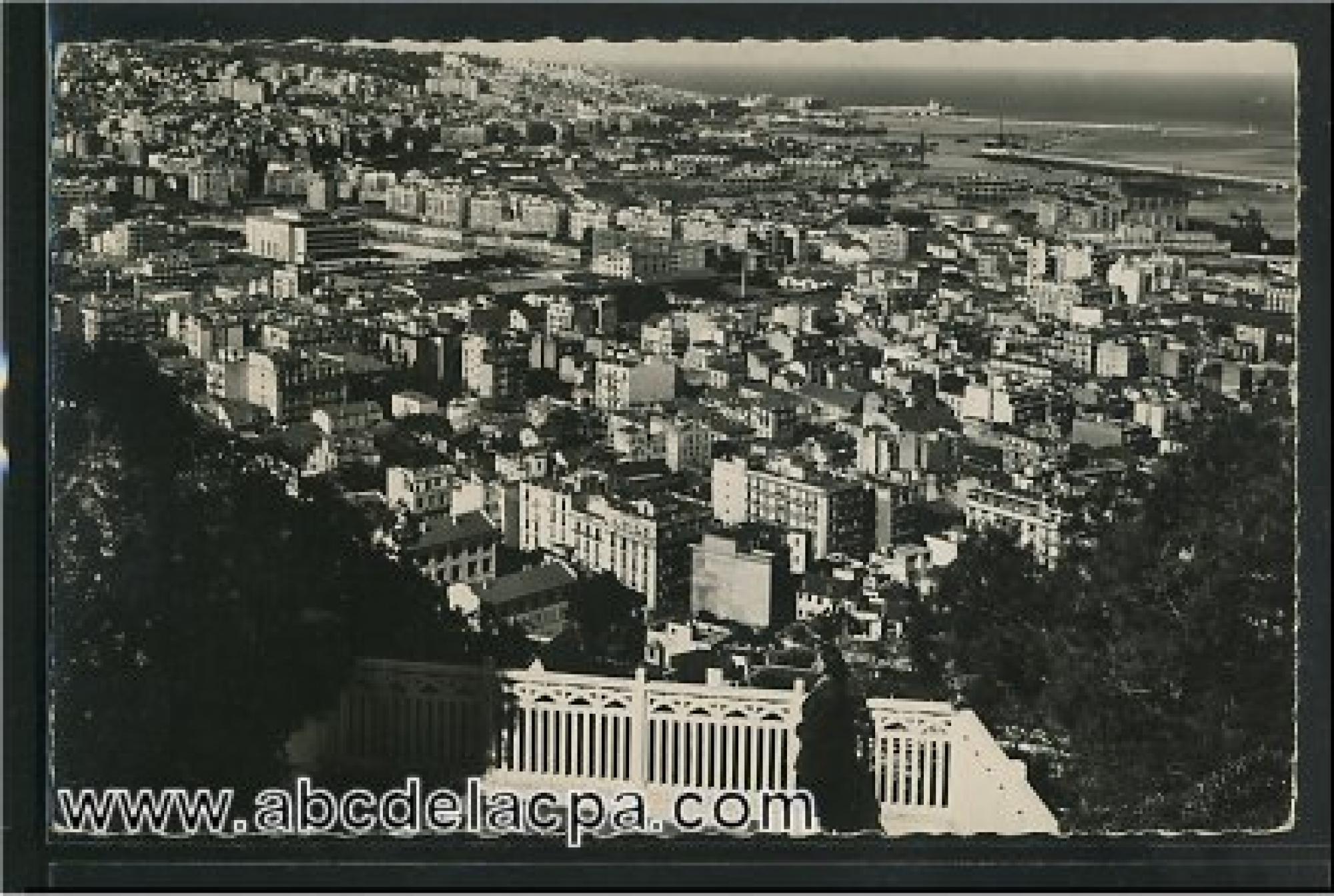 Alger - Vue      Générale  - Vue générale sur la ville, le champ de manoeuvre et le foyer civique