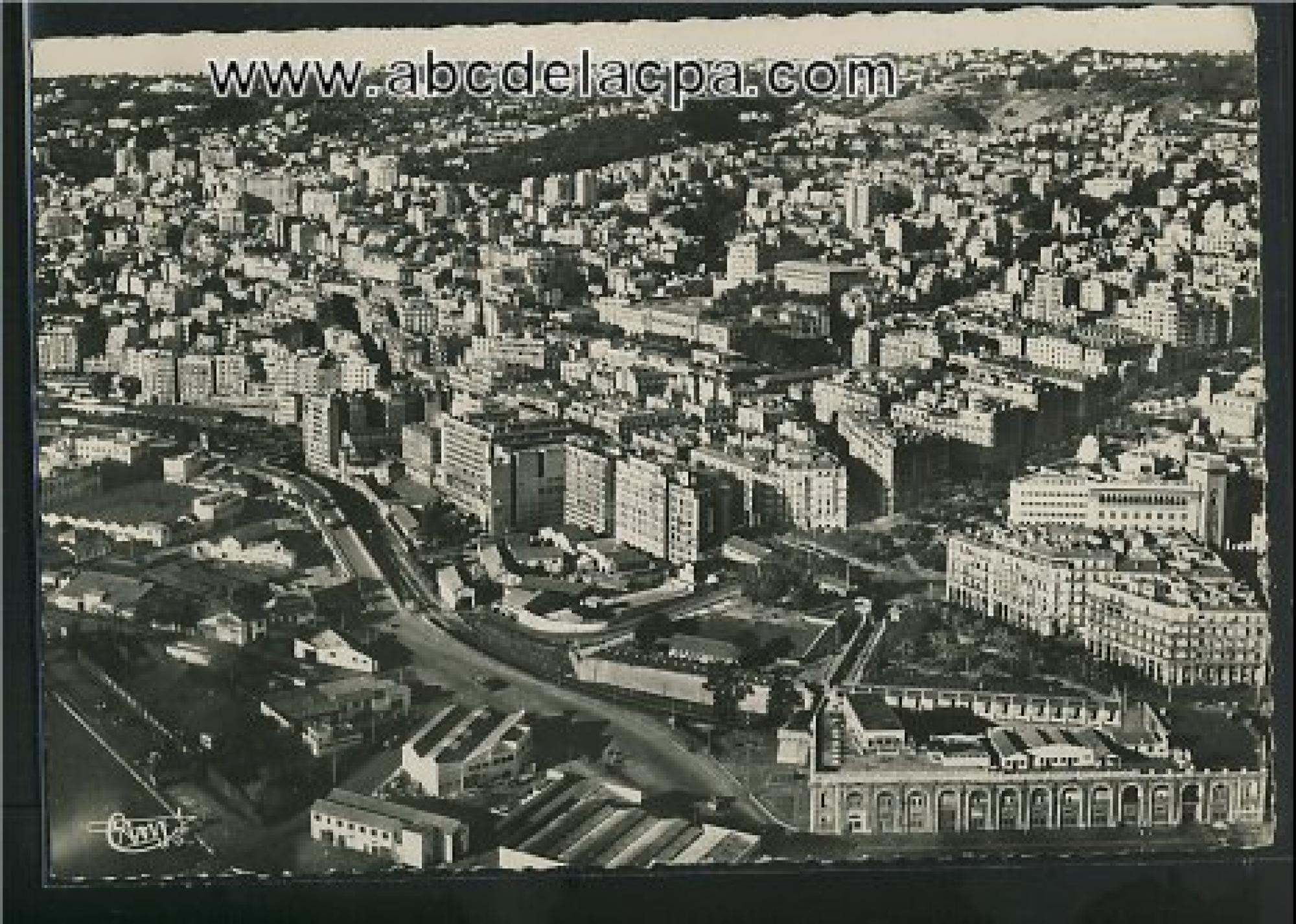 Alger - Vue      Générale  - Vue aérienne, les quais