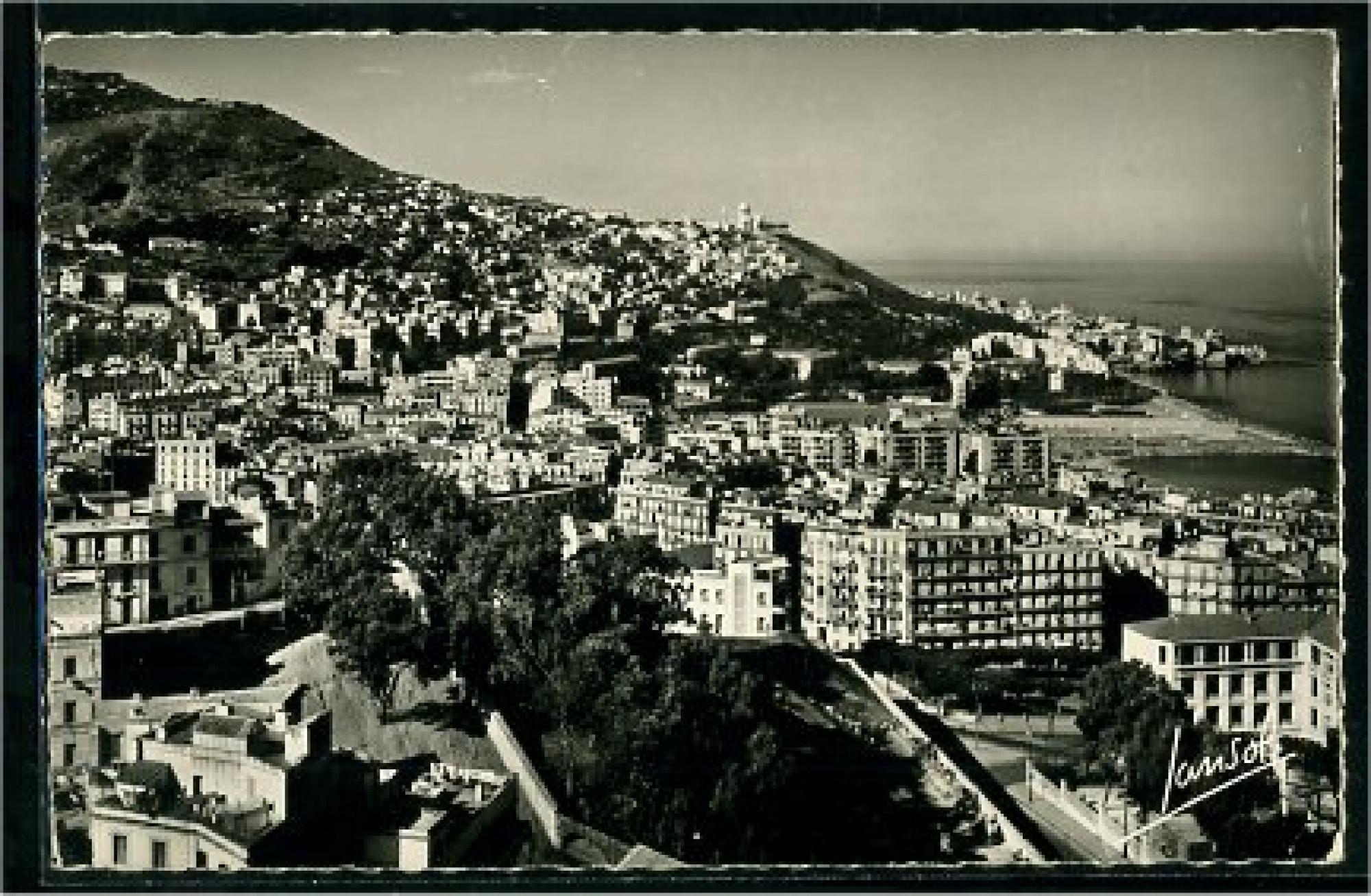 Alger - Bab el      Oued  - Vue générale de Bab el Oued, dominée par Notre Dame d'Afrique
