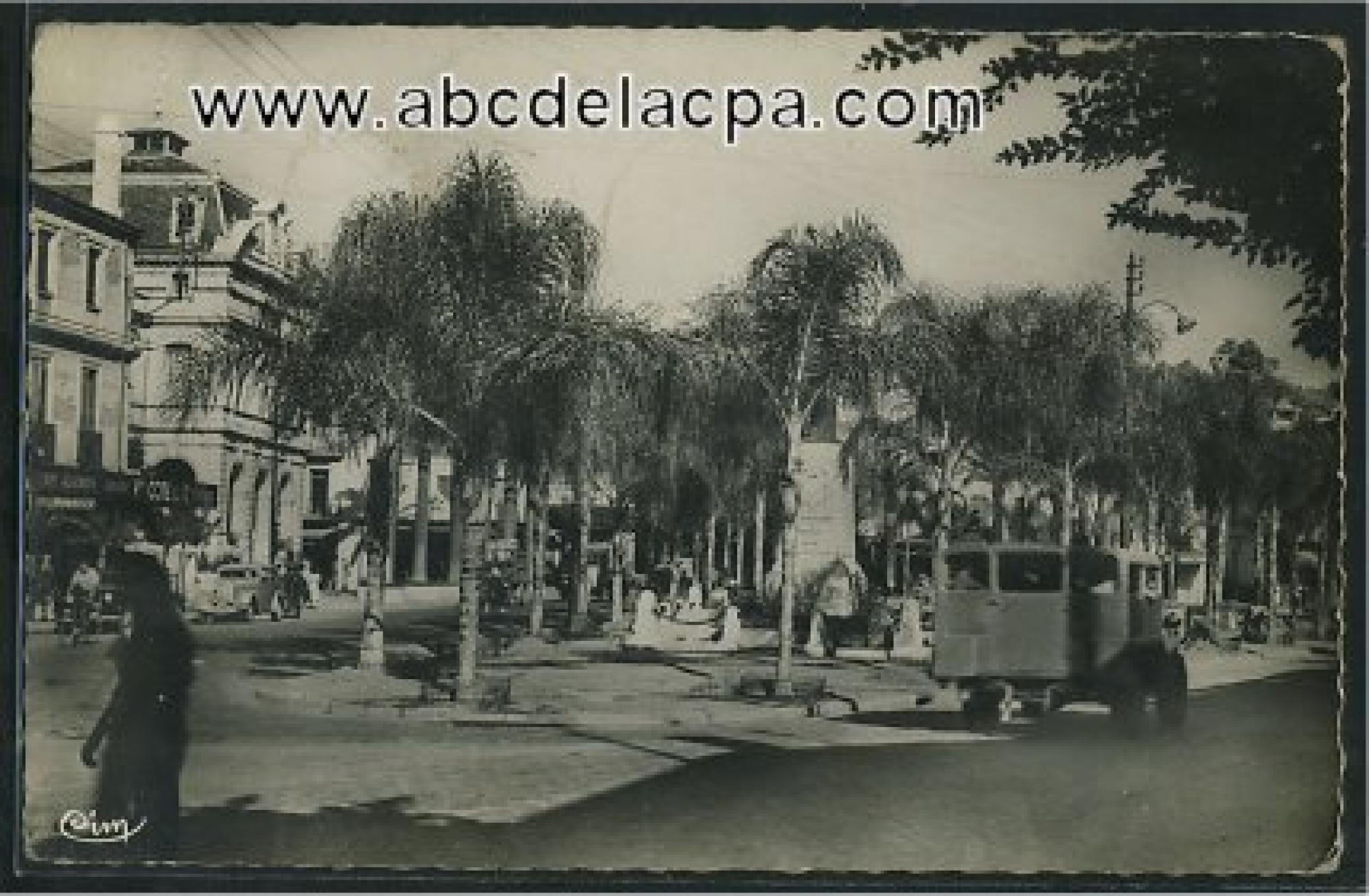 Alger - Maison      Carrée  - Place de la République
