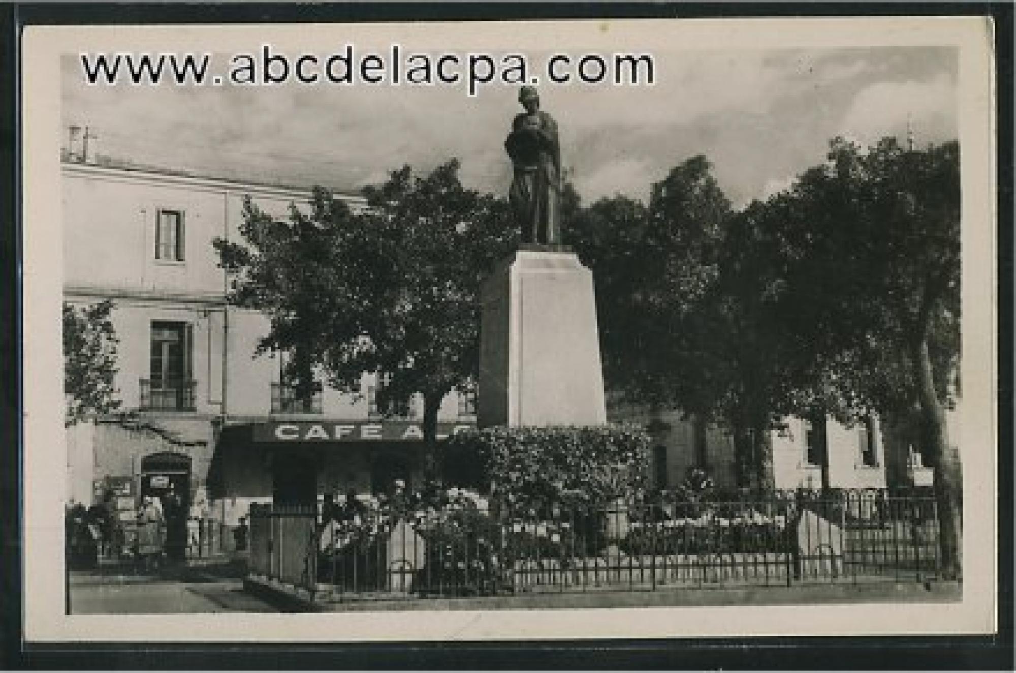 Alger - Maison      Carrée  - Monument aux morts