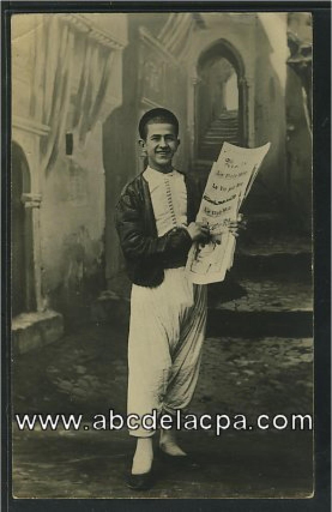 Alger - Scènes      et types, divers  - Alger - Youlet, marchand de journaux