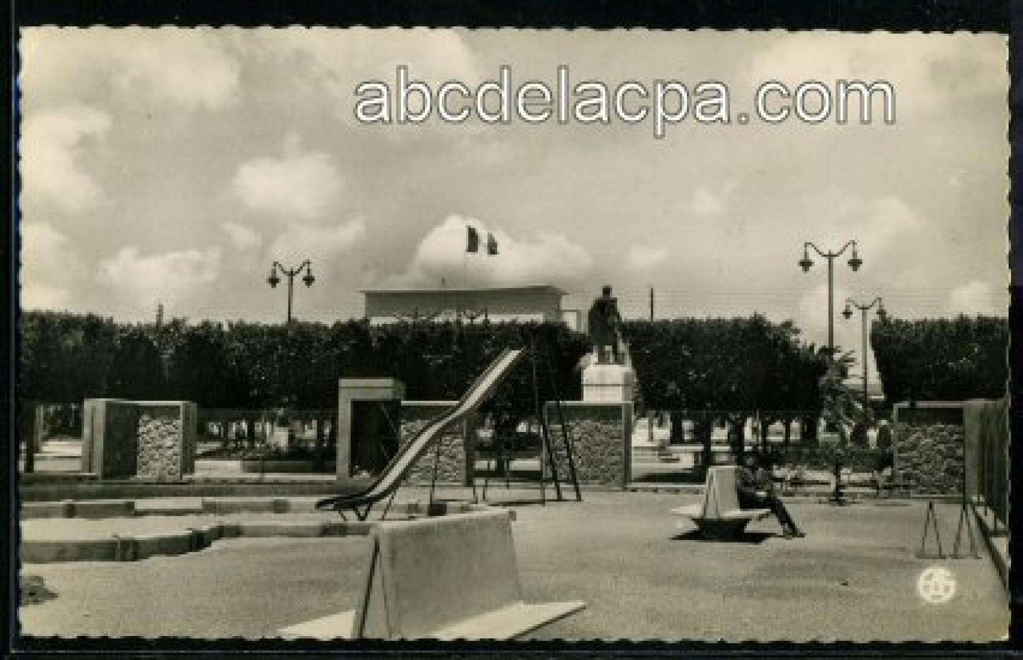 Amria (El) (Lourmel)  - Jardin d'enfants et la statue du Général de Lourmel
