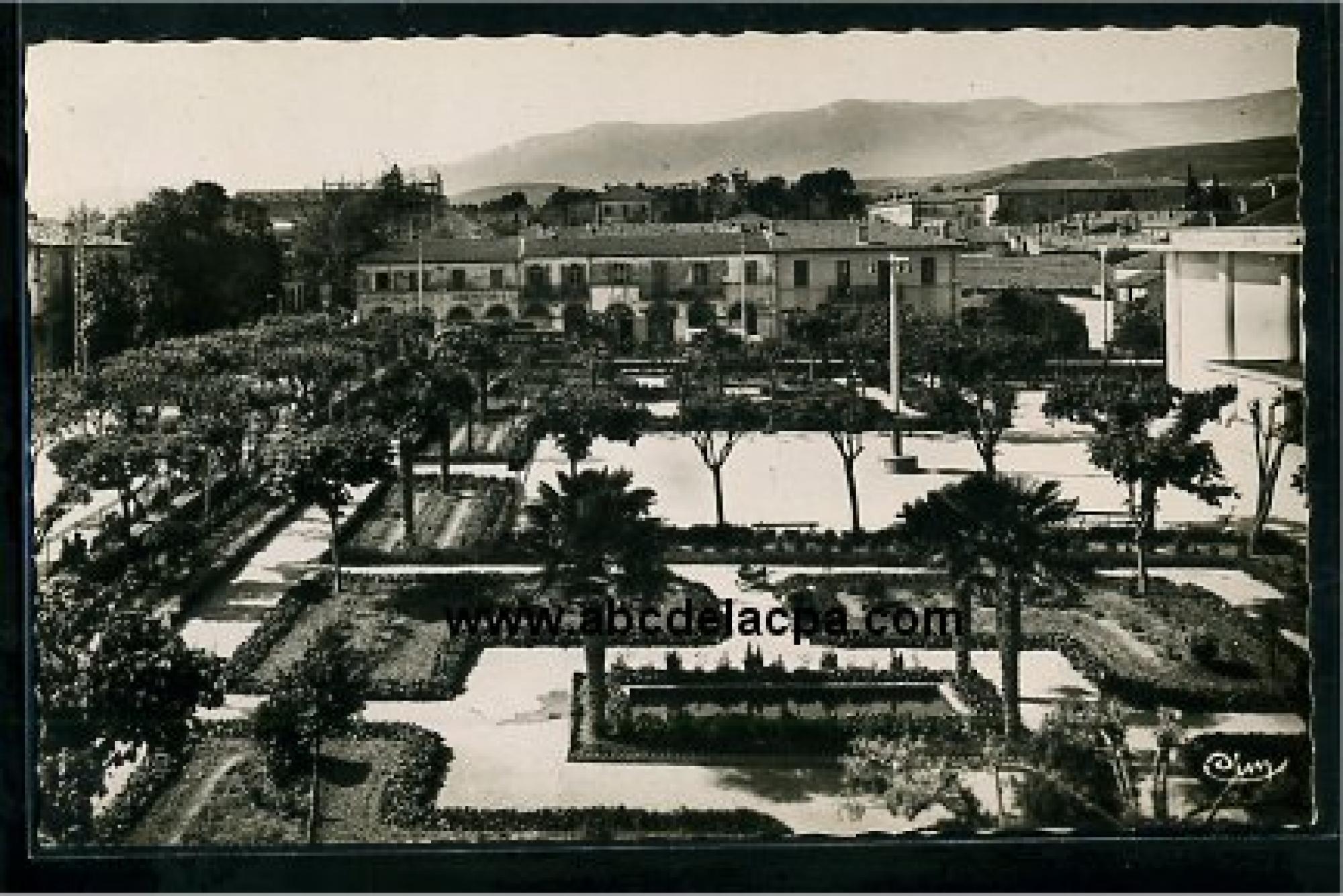 Aumale (Sour el   Ghozlane)  - Square