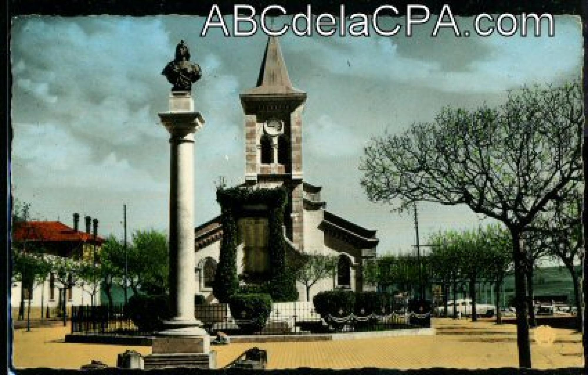 Aumale (Sour el   Ghozlane)  - La Place Thiers