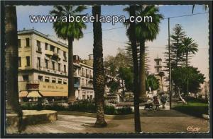 Bône - Rues  - un coin du cours bertagna et l'eglise
