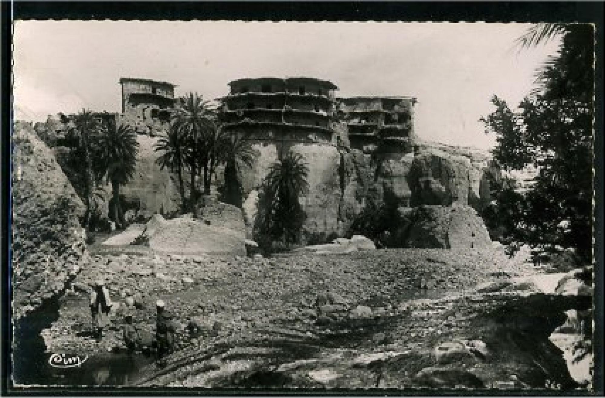 Baniane  - Baniane - Maison à étages perchées sur les rochers