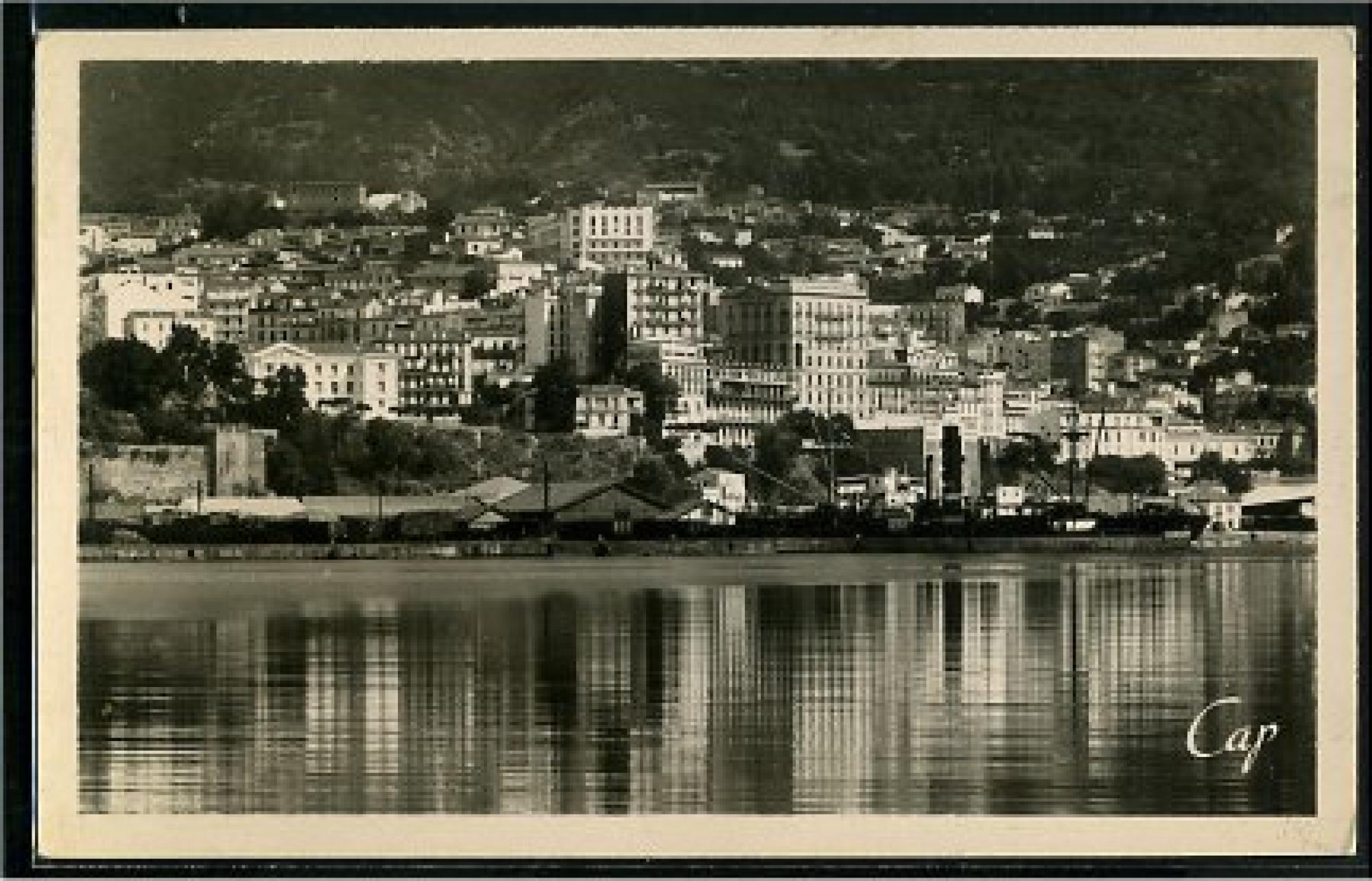 Bejaïa (Bougie)  - Bougie se reflète dans sa baie
