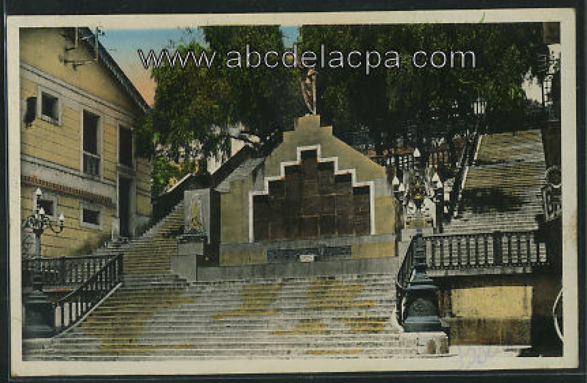 Bejaïa (Bougie)  - Le monument aux morts