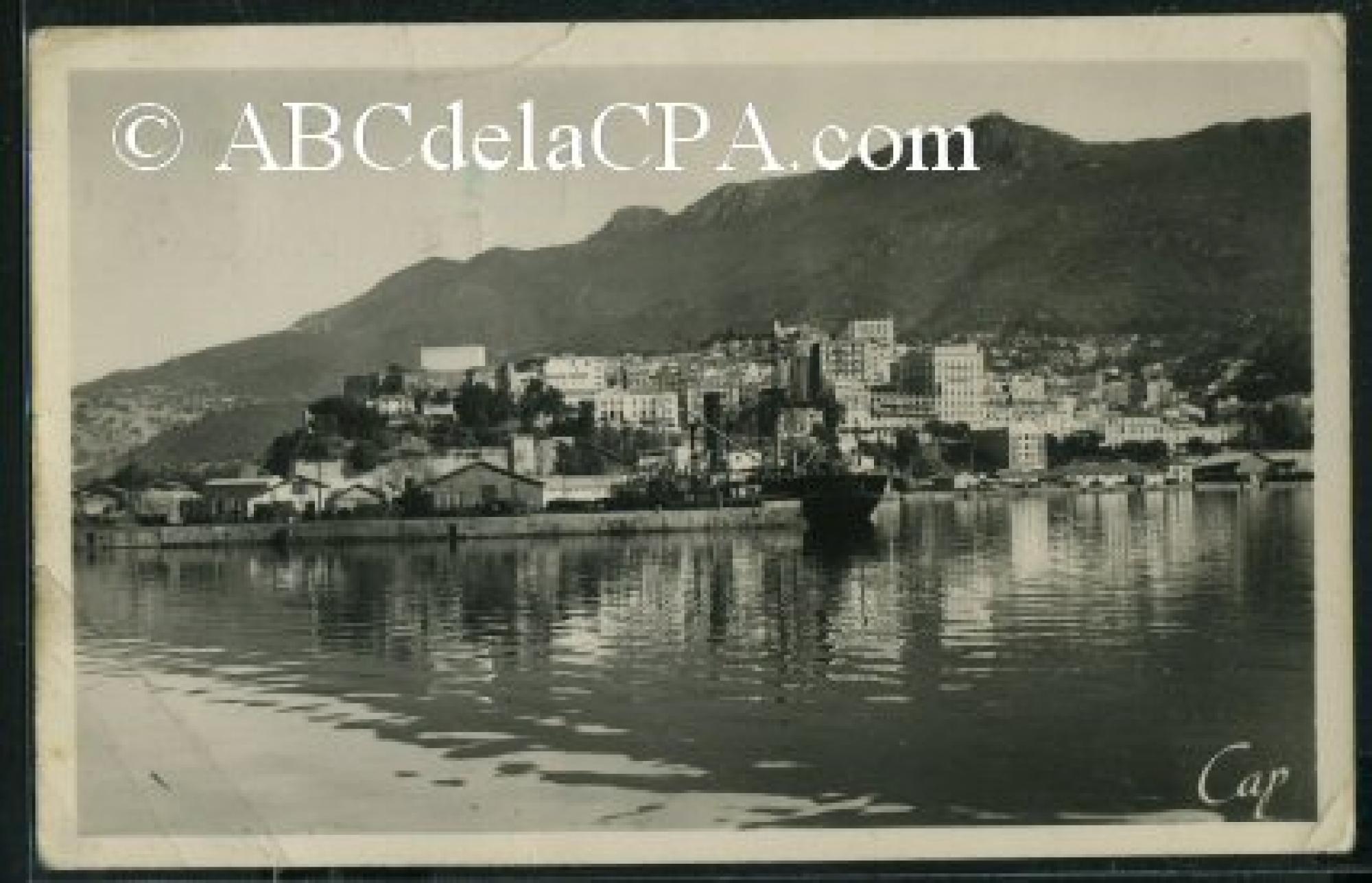 Bejaïa (Bougie)  - Vue sur le Port, la Ville et le Gouraya
