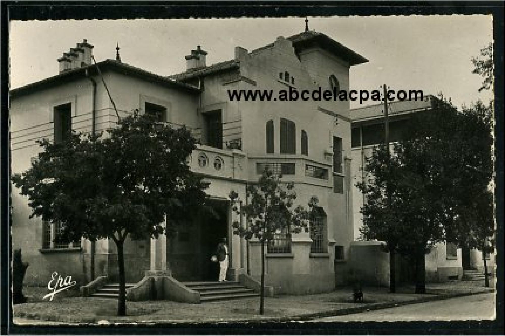 Ben Badis   (Descartes)  - La poste et la salle des fêtes