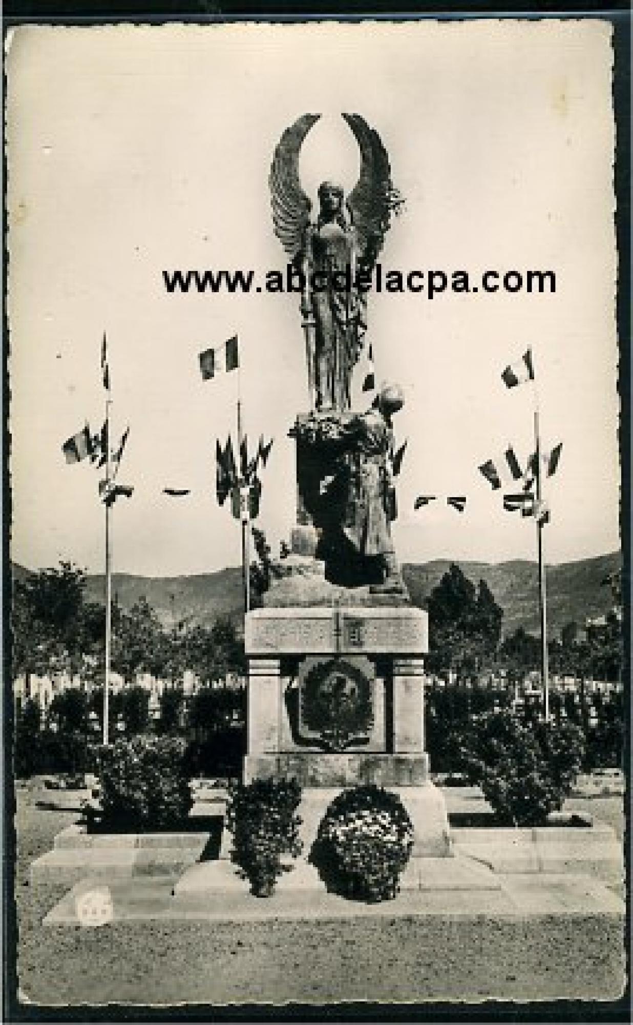 Batna  - le monument aux morts