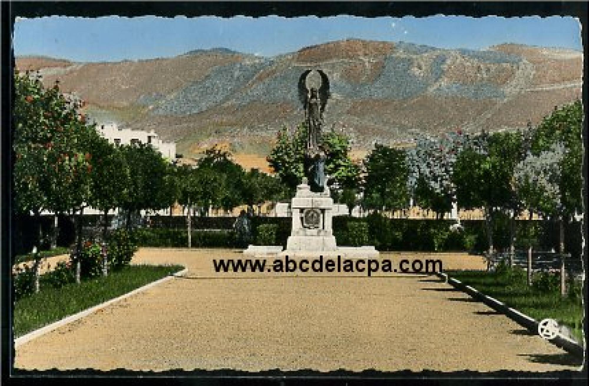Batna  - le monument aux morts