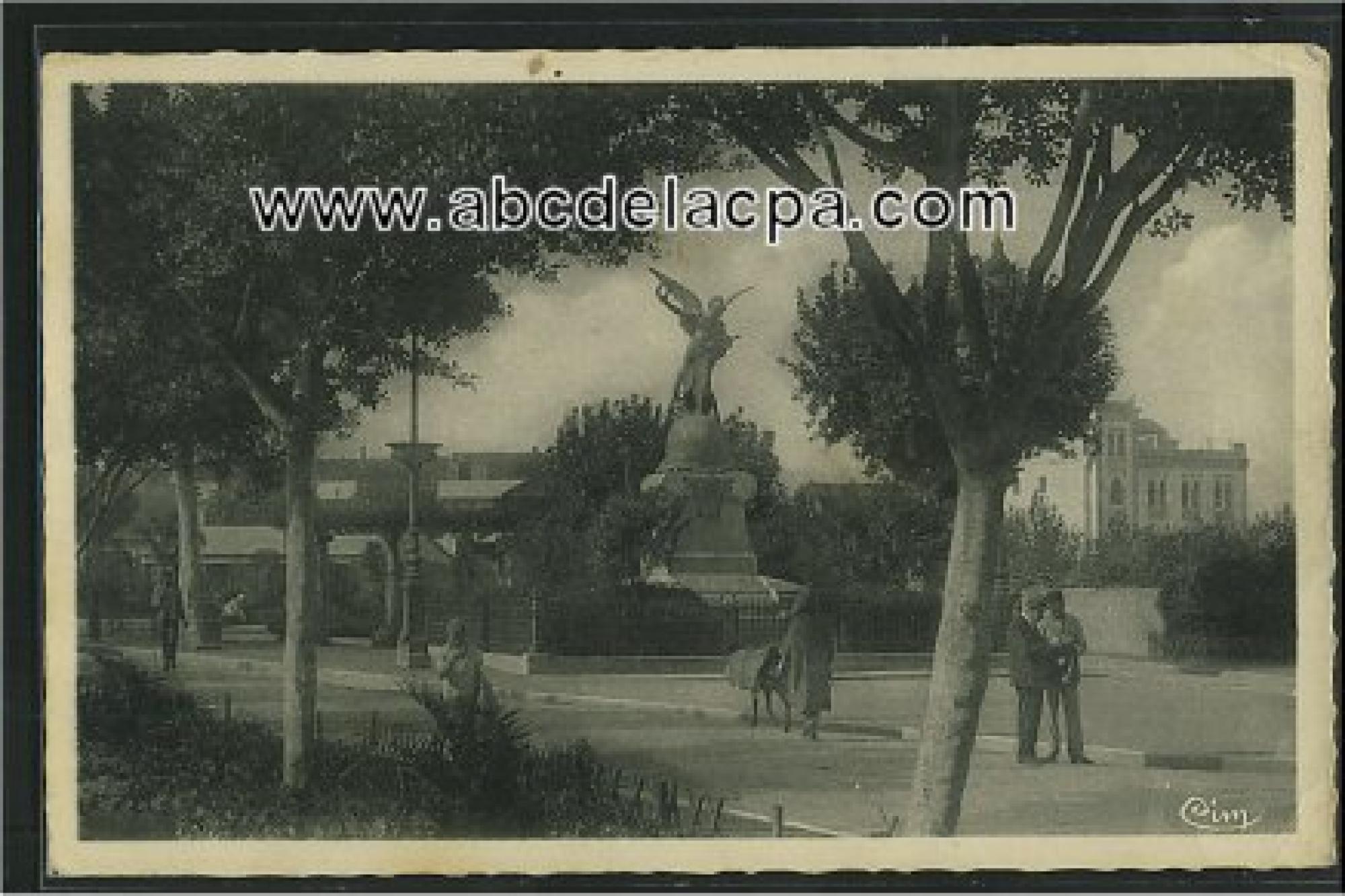 Blida - Rues  - le monument aux morts - place maréchal joffre