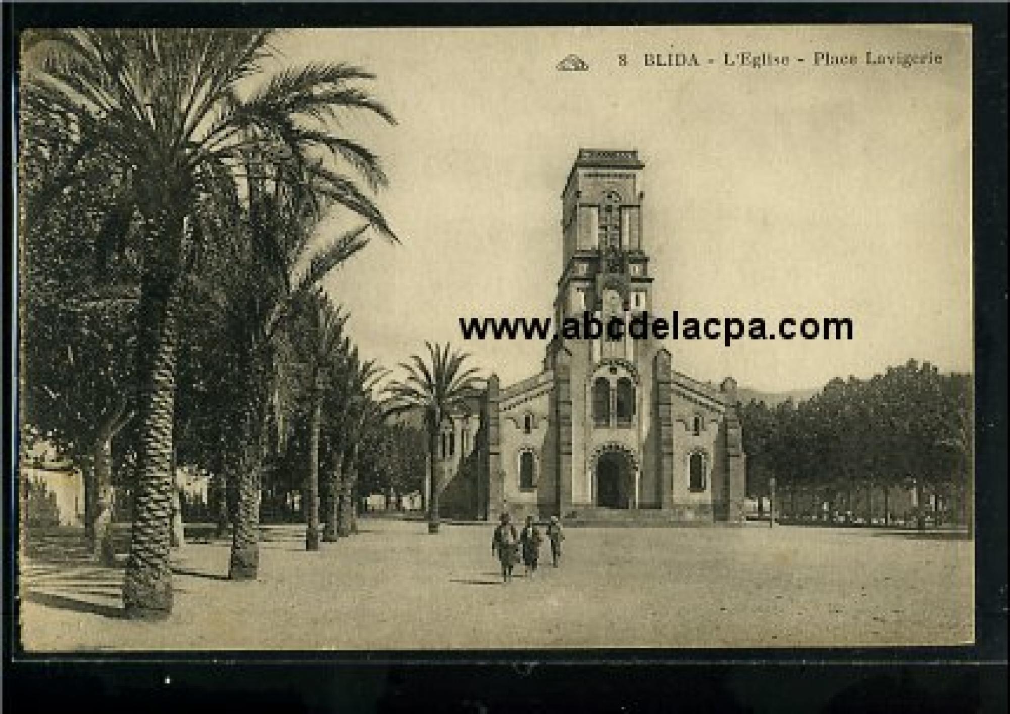 Blida - Bâtiments  - l'eglise - place lavigerie