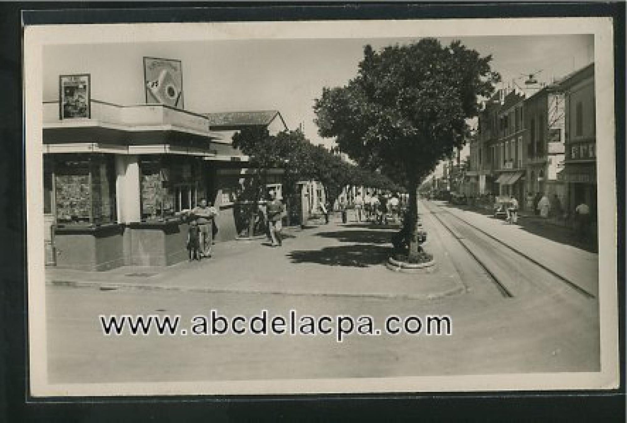 Blida -  Bâtiments  - gare de la micheline et le kiosque