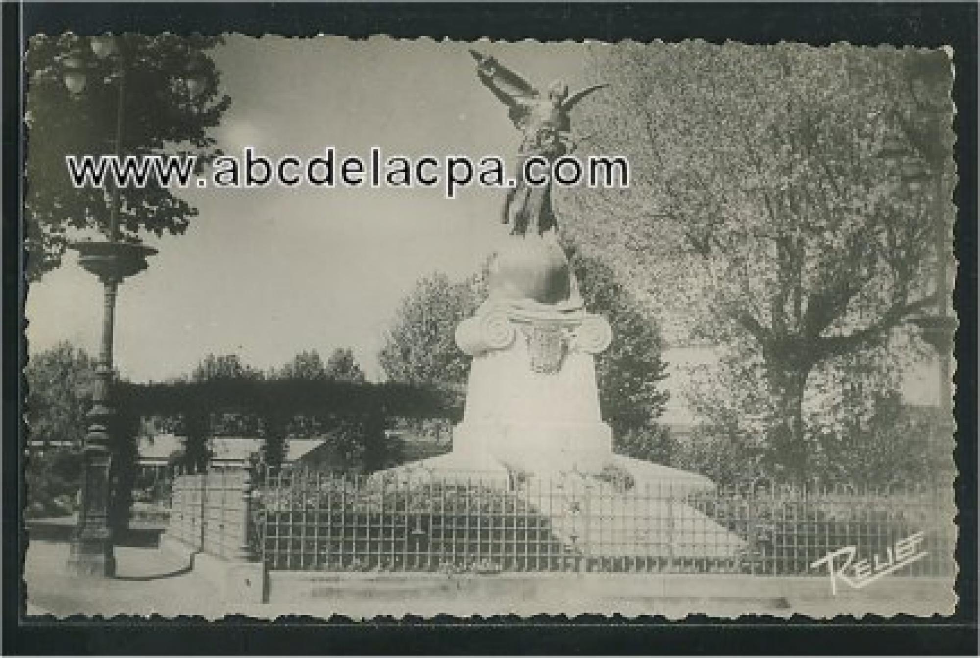 Blida - Bâtiments  - le monument aux morts