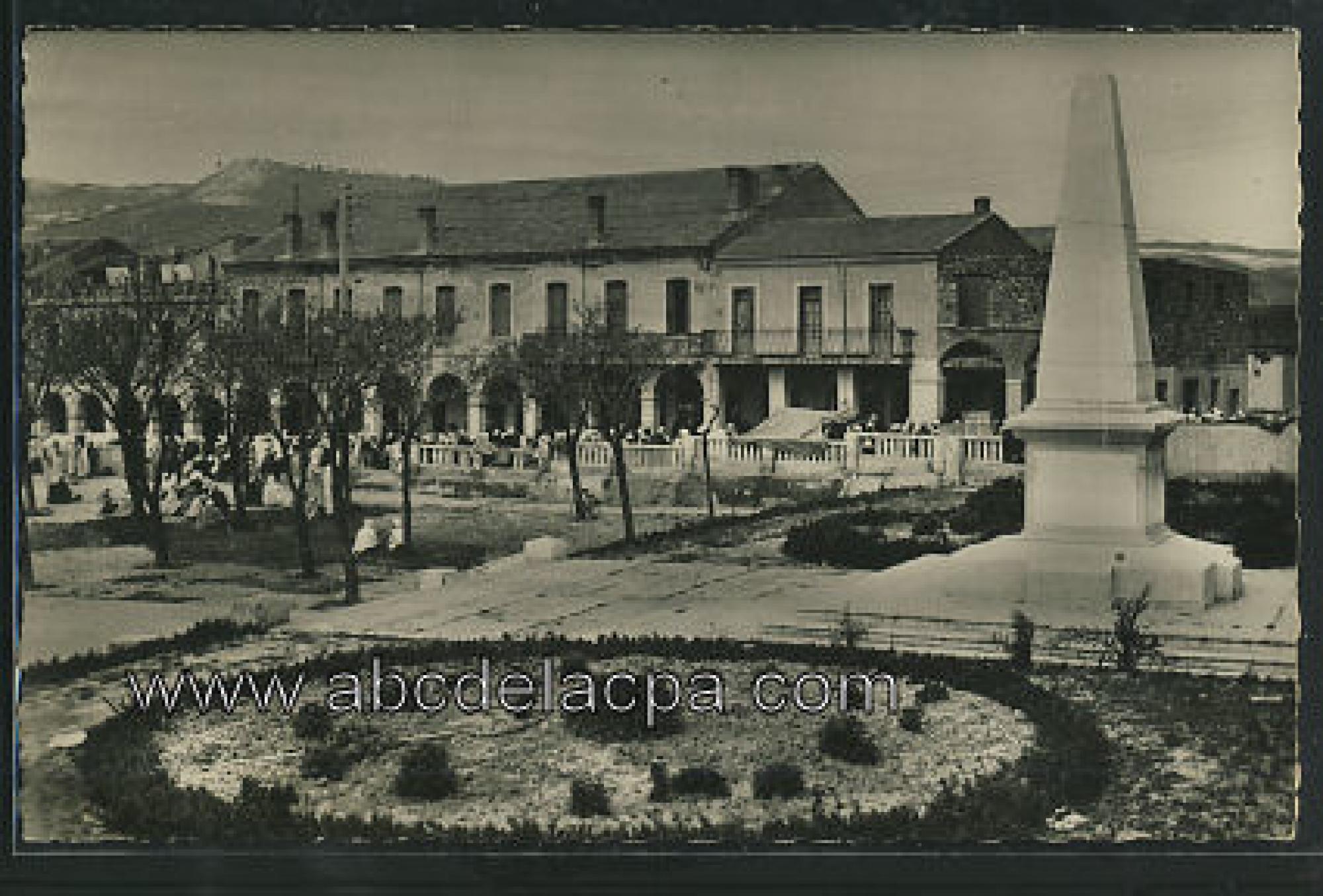 Boghari  - le monument aux morts