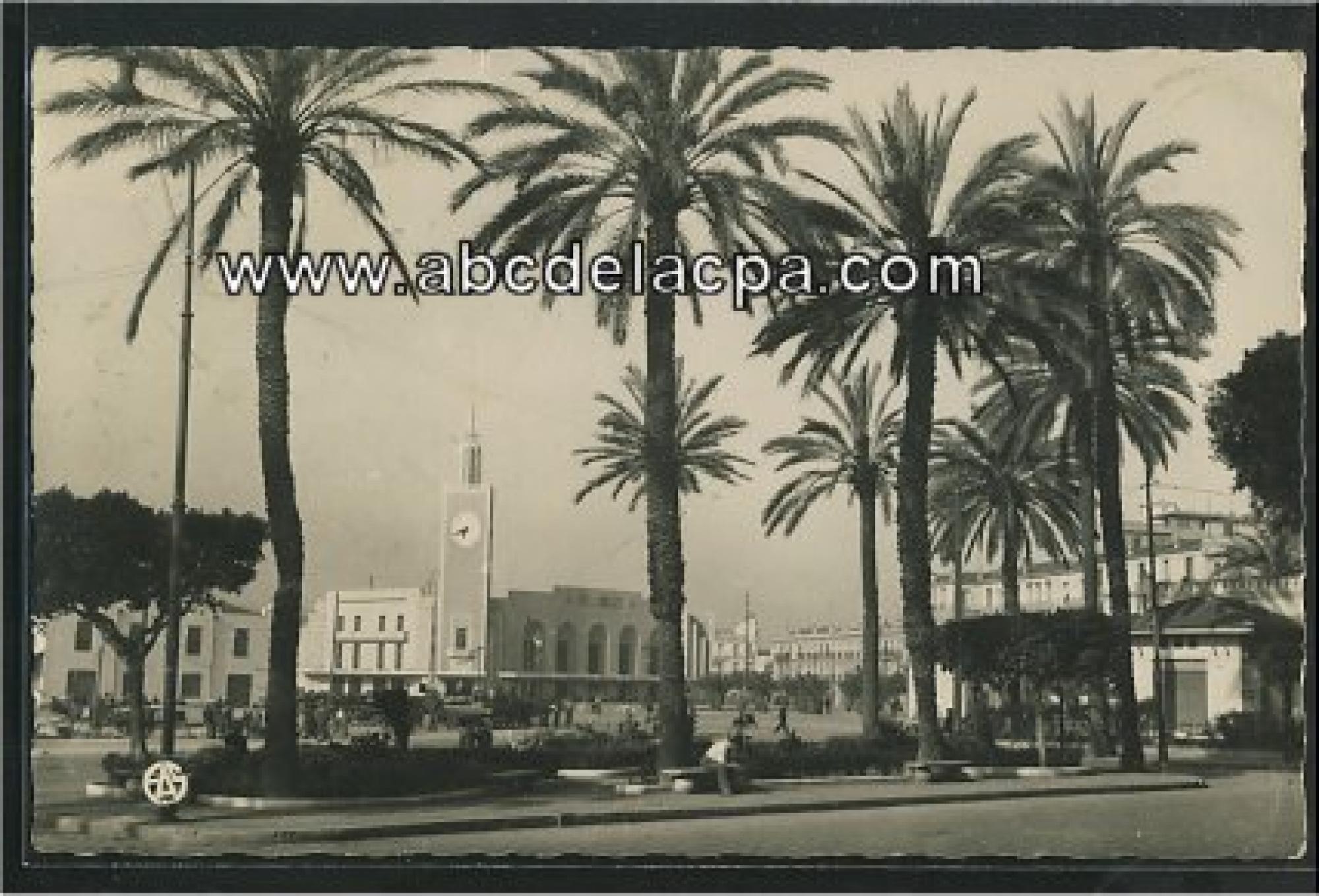 Bône -      Bâtiments  - place thiers et la gare